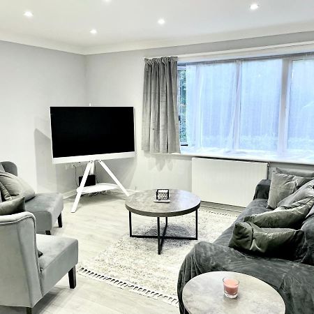 Lovely 1 Bed Apartment, 15Mins From Central Londen Buitenkant foto