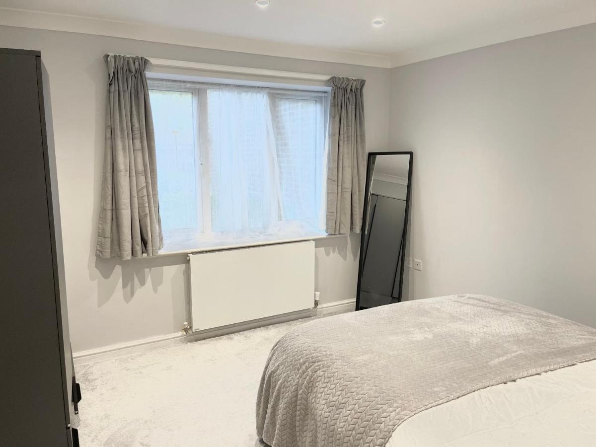Lovely 1 Bed Apartment, 15Mins From Central Londen Buitenkant foto